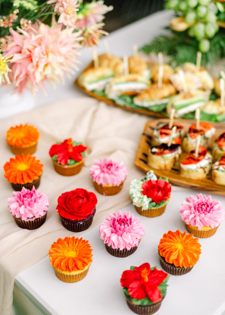 Real looking flower cupcakes Sweet Bella Blooms Maui Lumeria Leiohu